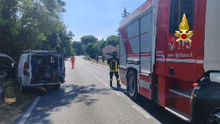 Pollenza - Fuga di gas dopo il taglio accidentale di una condotta: strada chiusa e area messa in sicurezza